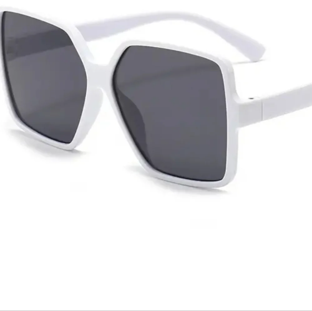 WHITE SQUARE OVERSIZED CLASSIC TRENDY VINTAGE SUNGLASSEA W GRAY LENS Hp🔥🔥